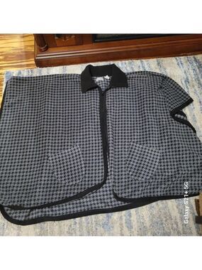 NWOT LeModa cape OSFA